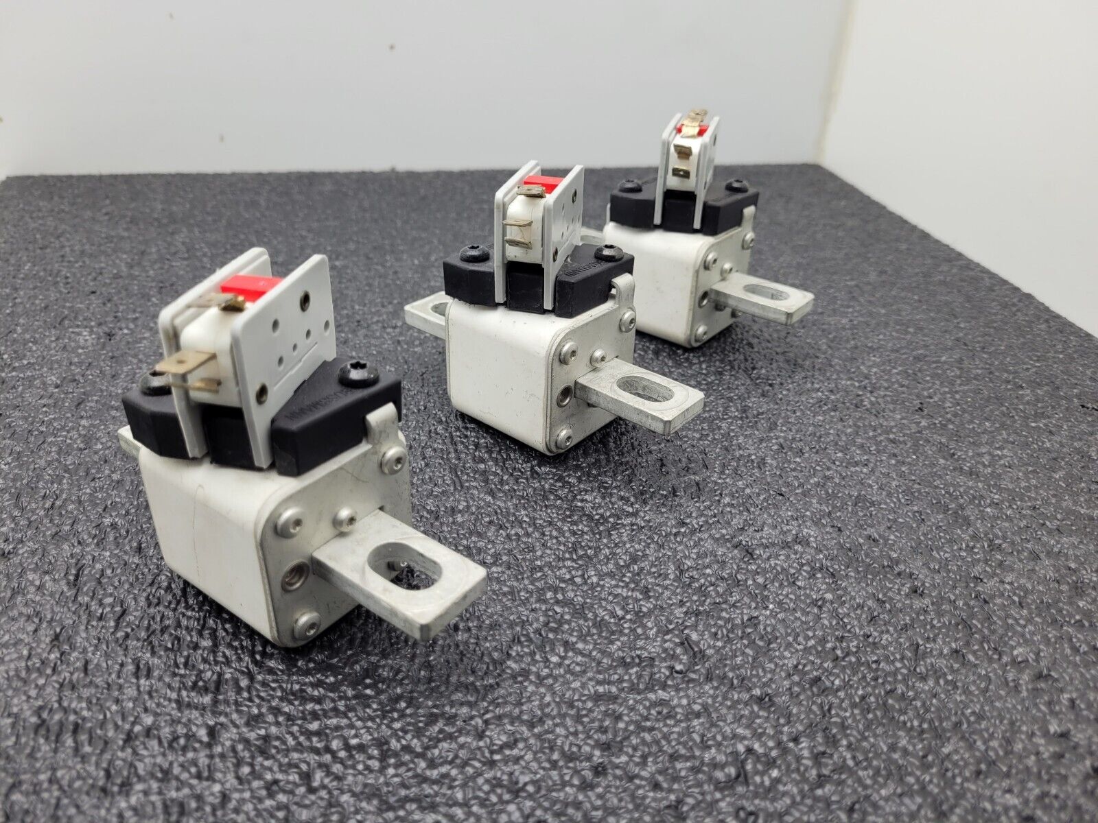 Lot of 3 BUSSMANN Fuse 170M3672 690VAC 690C 550AMP 550A