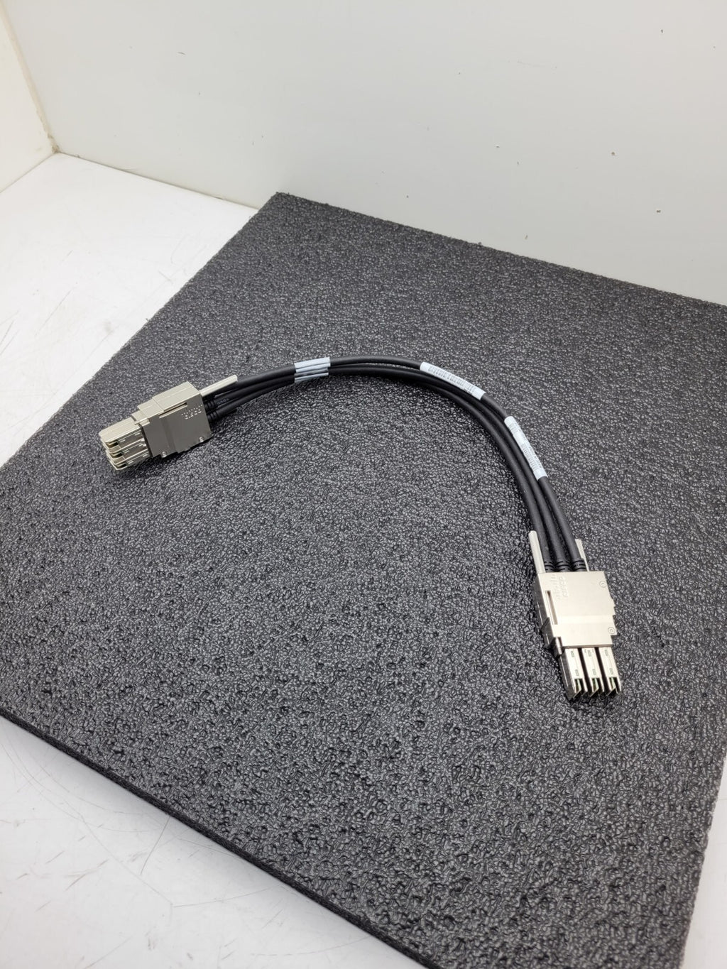 Cisco Stacking Cable 800-40403-01 STACK-T1-50CM V01  3850 Series Good Condition