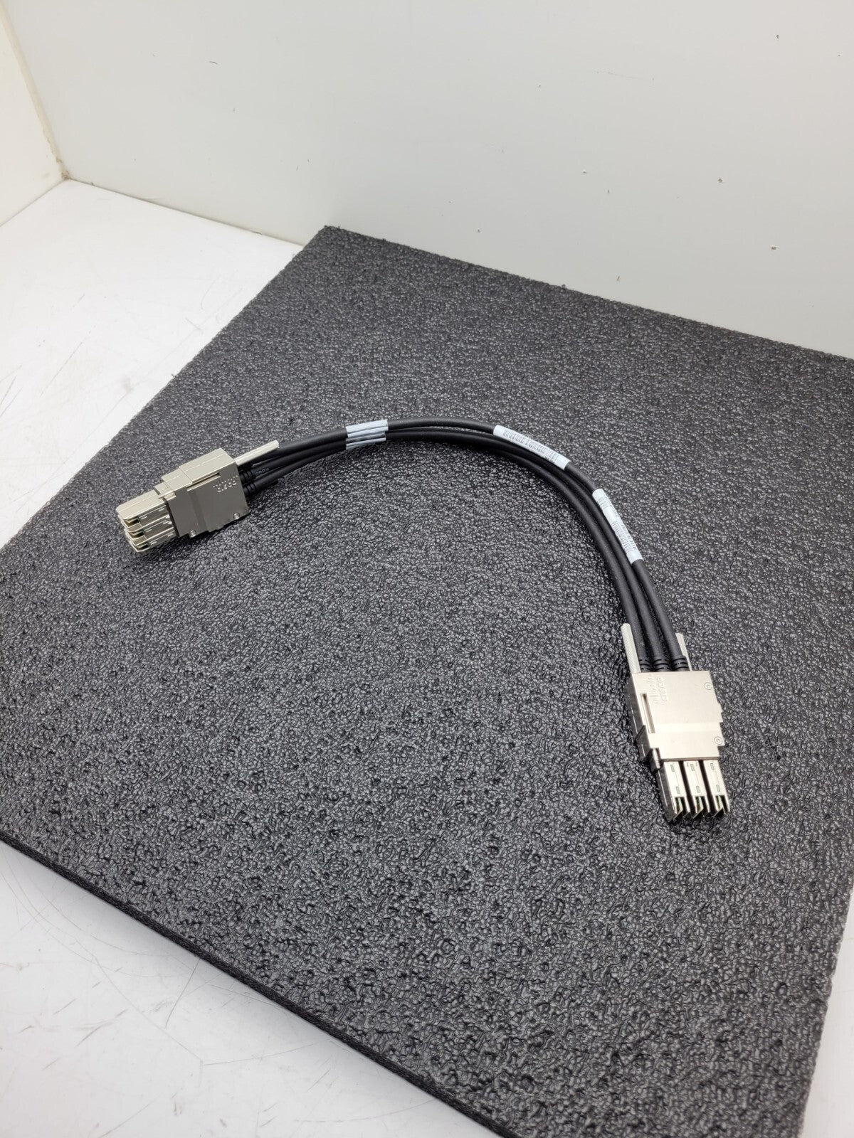 Cisco Stacking Cable 800-40403-01 STACK-T1-50CM V01  3850 Series Good Condition