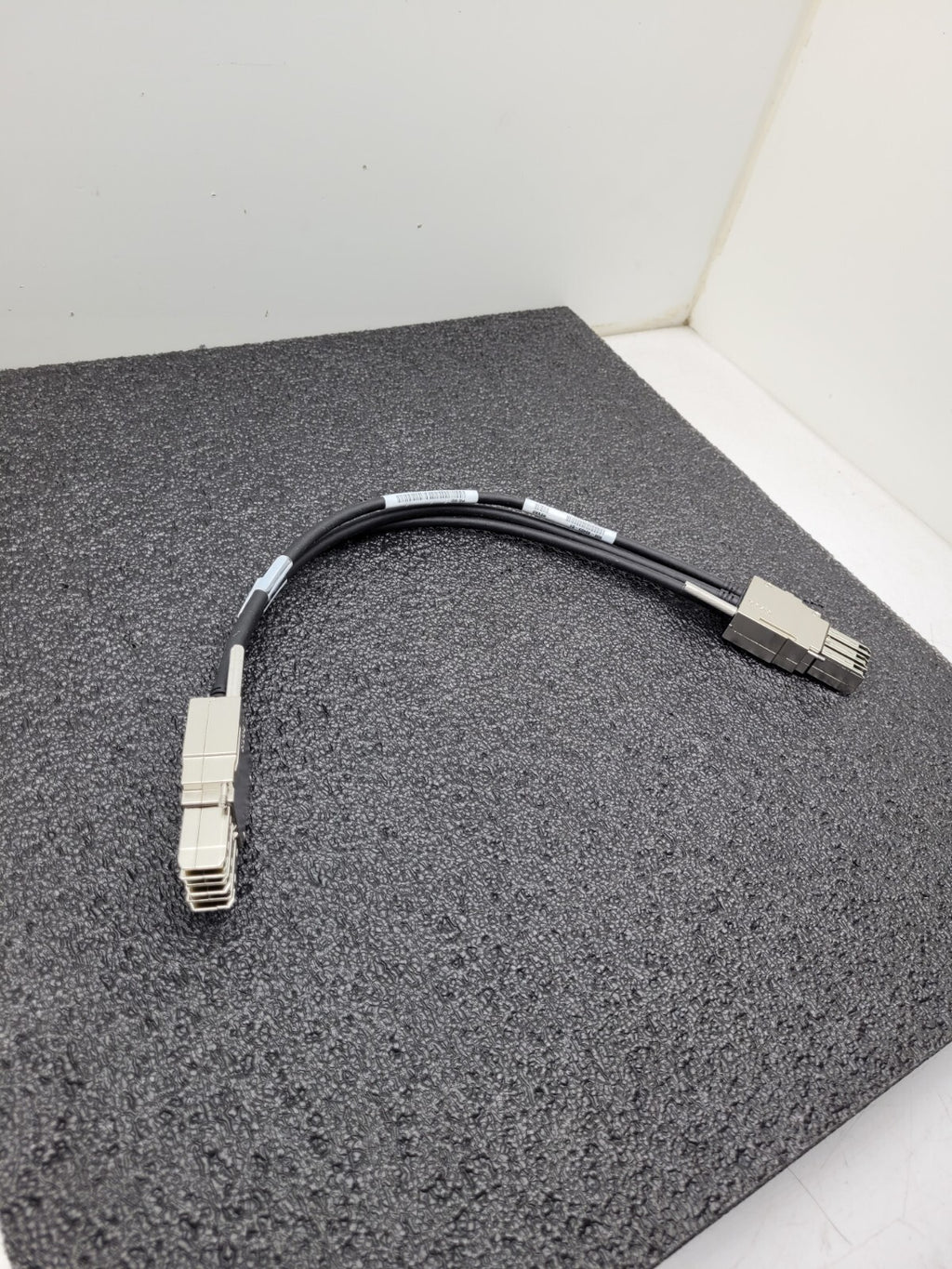 Cisco Stacking Cable 800-40403-01 STACK-T1-50CM V01  3850 Series Good Condition