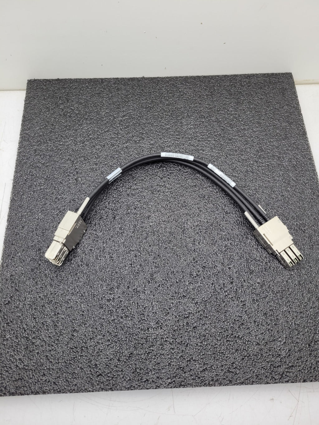 Cisco Stacking Cable 800-40403-01 STACK-T1-50CM V01  3850 Series Good Condition