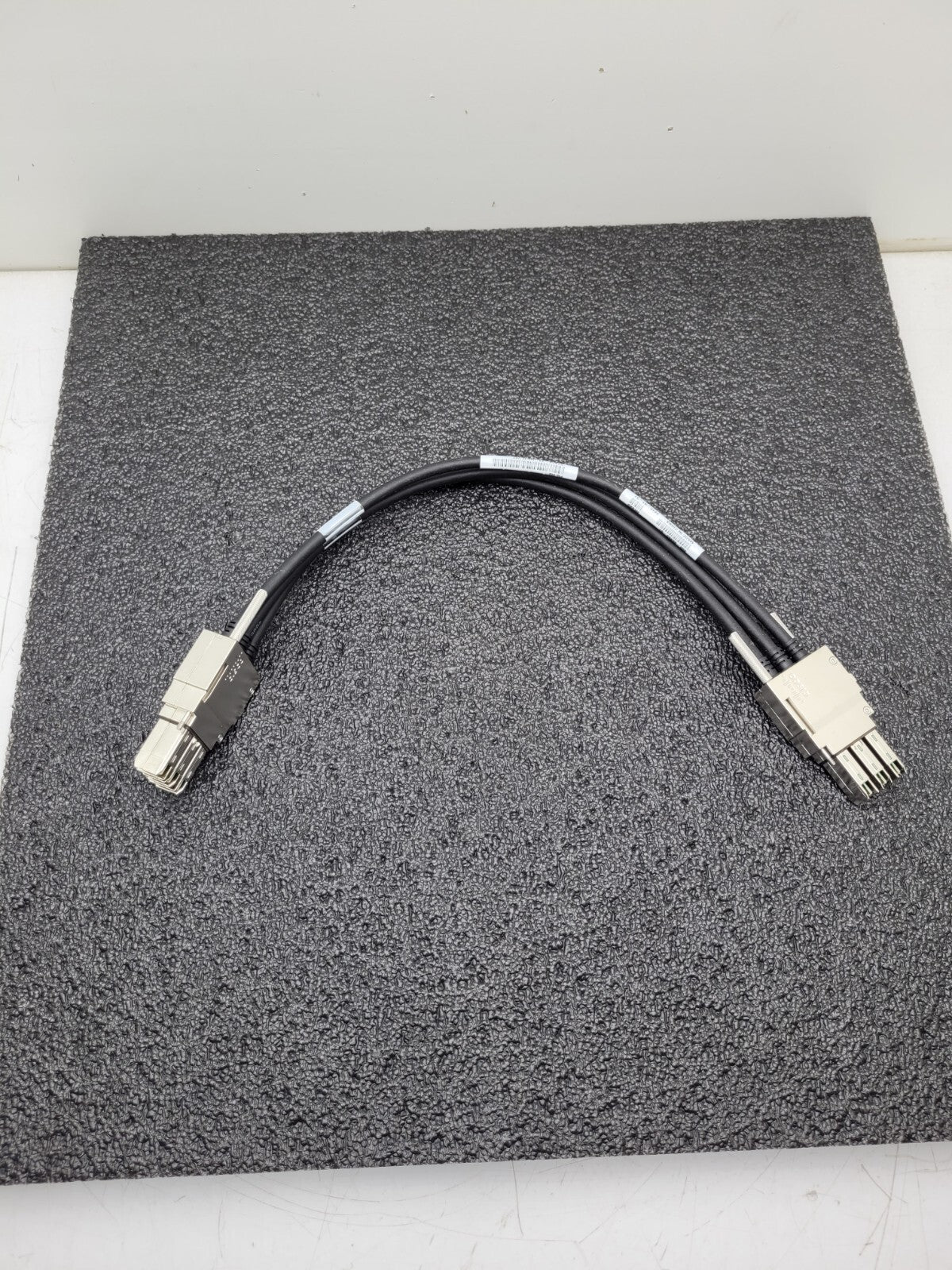 Cisco Stacking Cable 800-40403-01 STACK-T1-50CM V01  3850 Series Good Condition