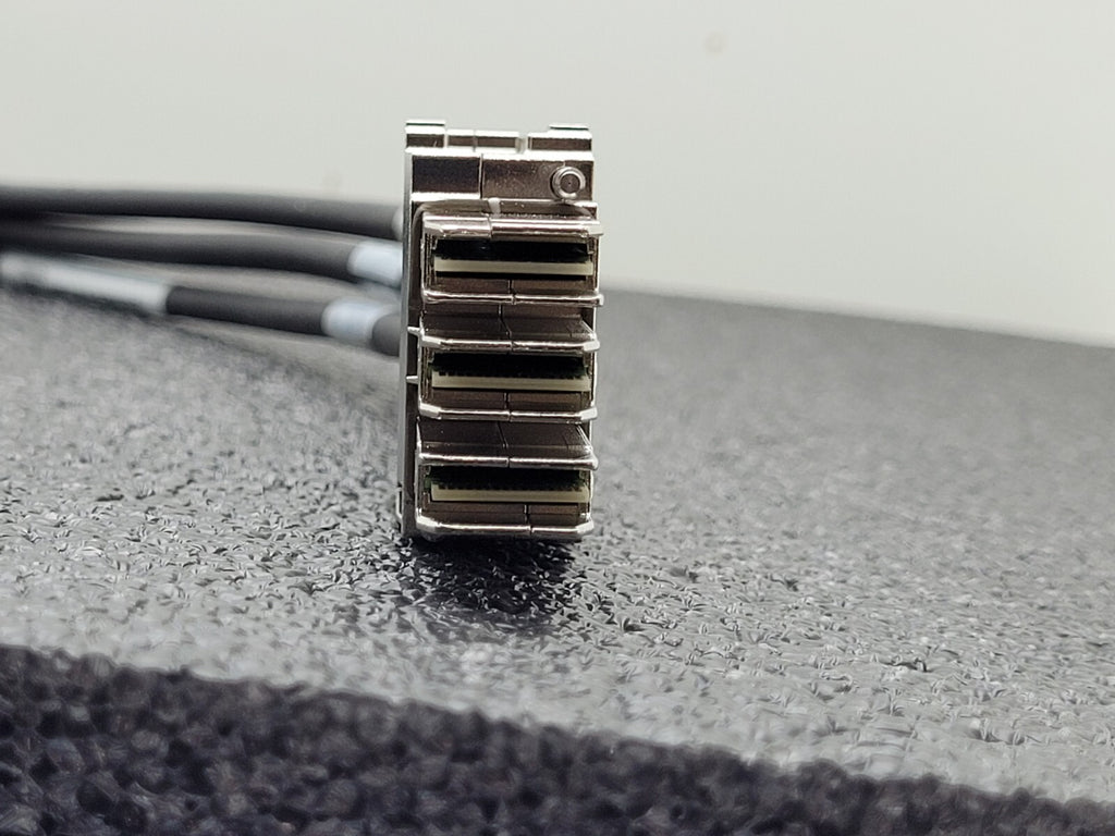 Cisco Stacking Cable 800-40403-01 STACK-T1-50CM V01  3850 Series Good Condition