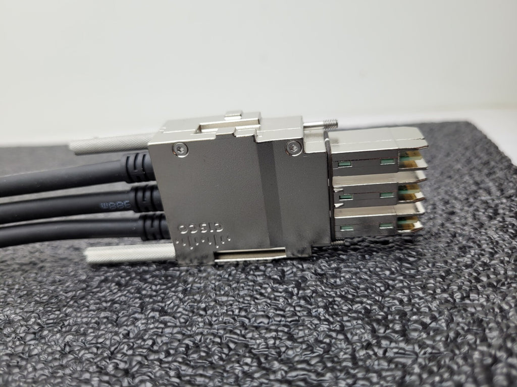 Cisco Stacking Cable 800-40403-01 STACK-T1-50CM V01  3850 Series Good Condition