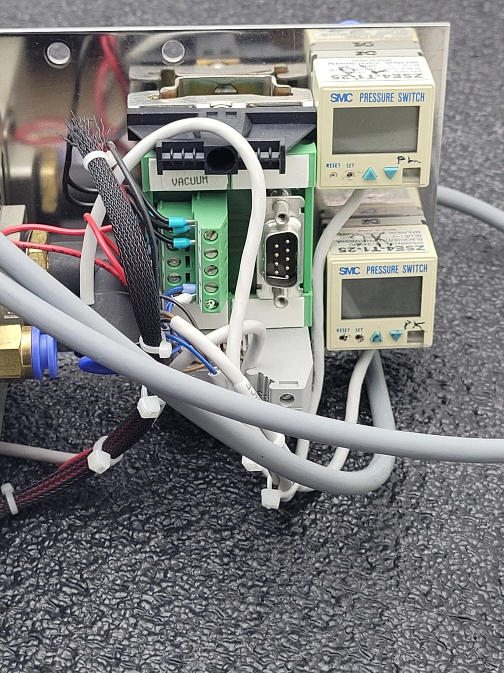 Interface SMC Pressure Switch Pneumatic Valve Block ZSE40A-01-T ZSE40-01-22L