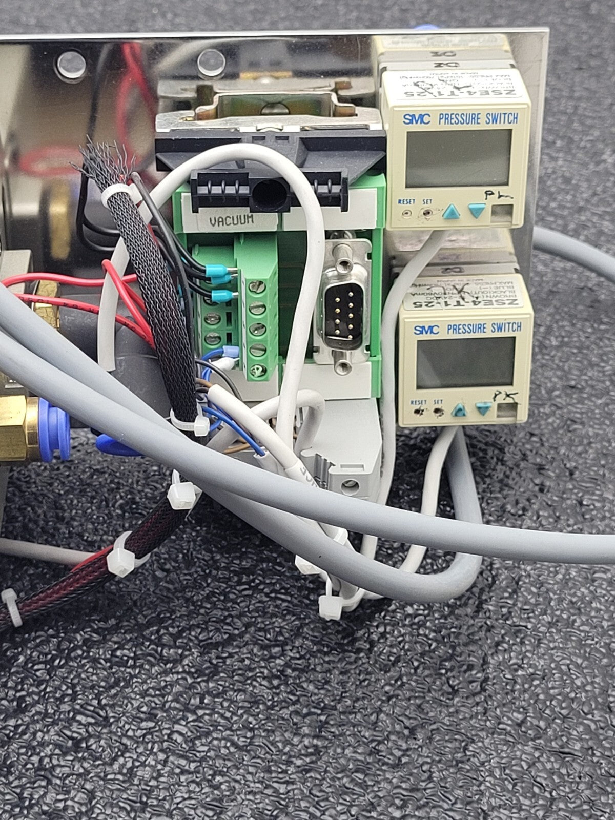 Interface SMC Pressure Switch Pneumatic Valve Block ZSE40A-01-T ZSE40-01-22L