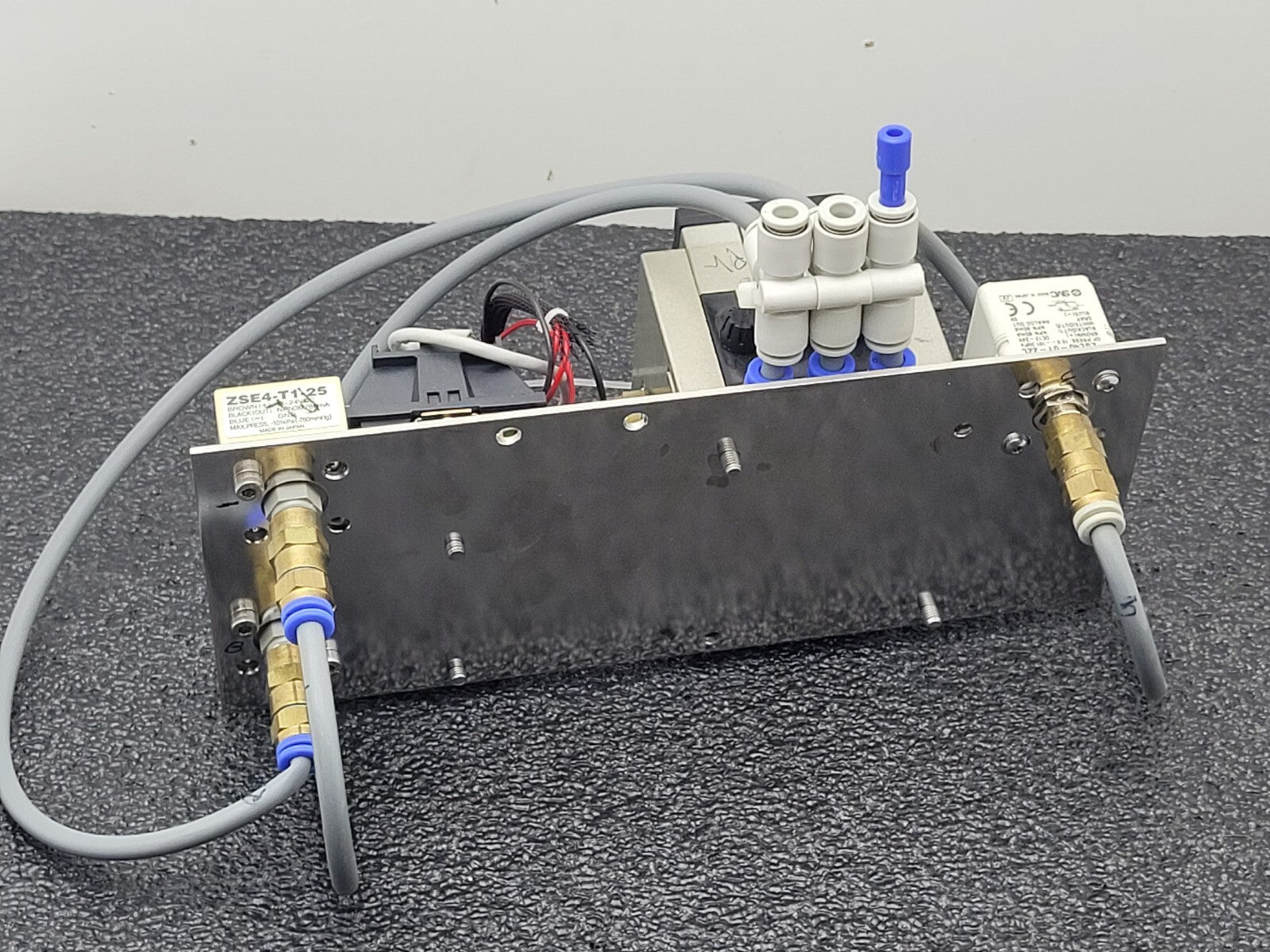 Interface SMC Pressure Switch Pneumatic Valve Block ZSE40A-01-T ZSE40-01-22L