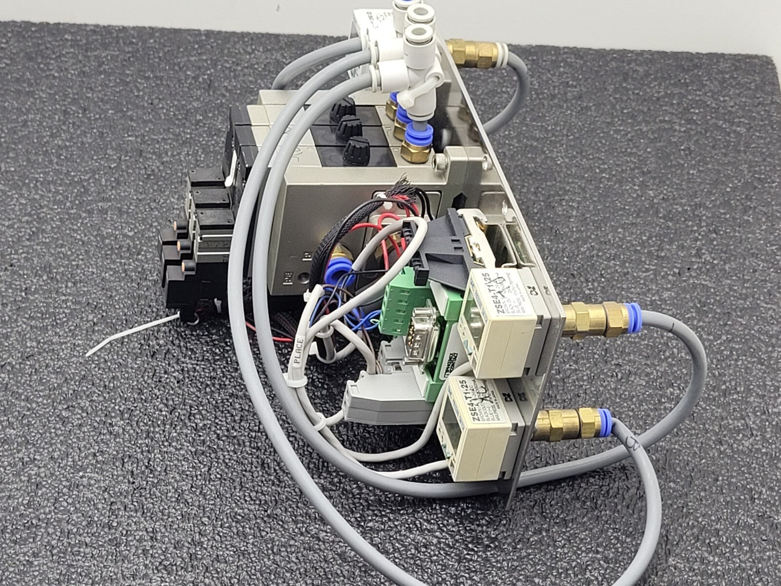 Interface SMC Pressure Switch Pneumatic Valve Block ZSE40A-01-T ZSE40-01-22L