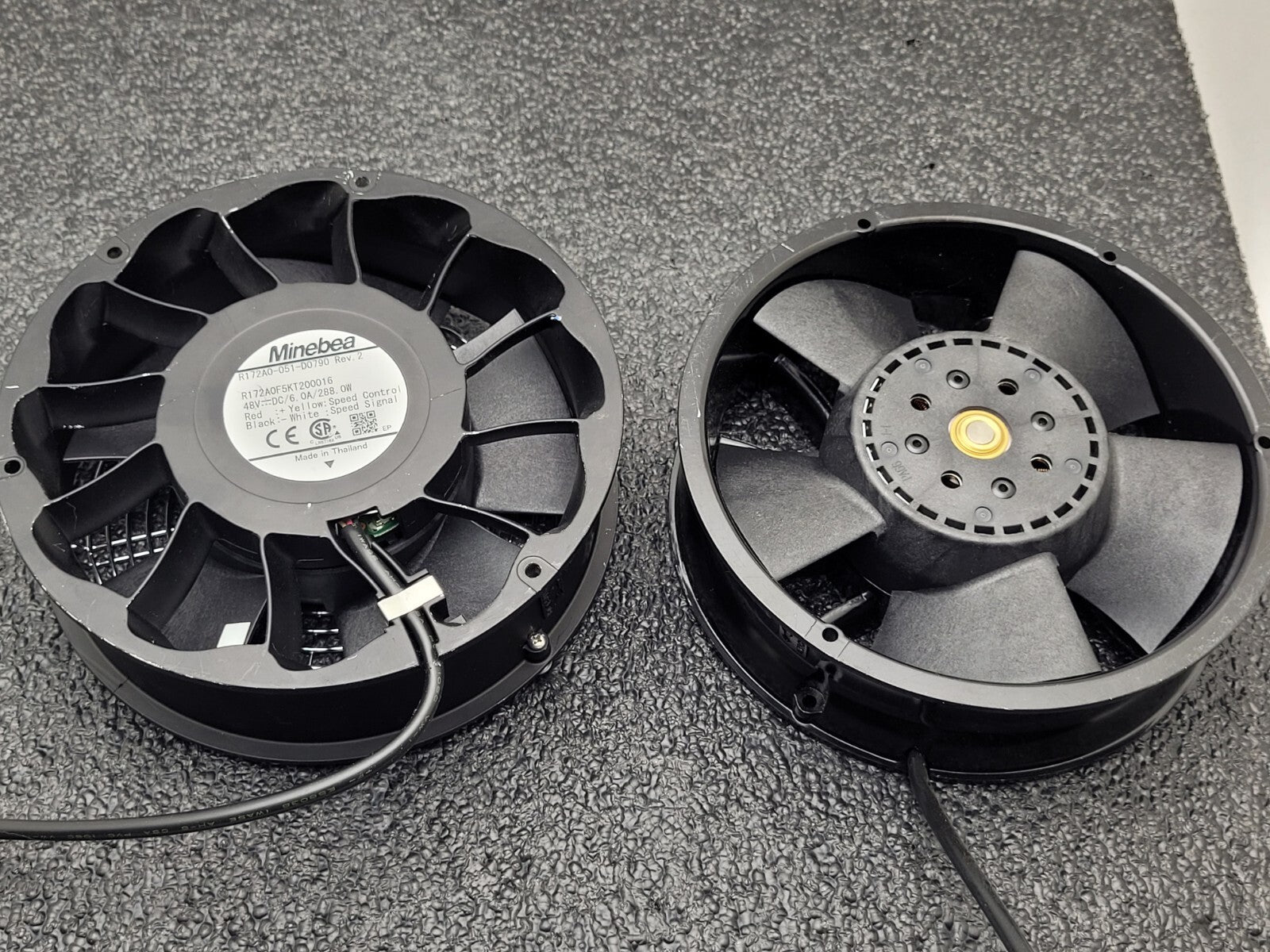 Lot of - 6  Minebea  R172A0-051-D0790 DC48V 6A 288.0W   4-wire cooling fans.