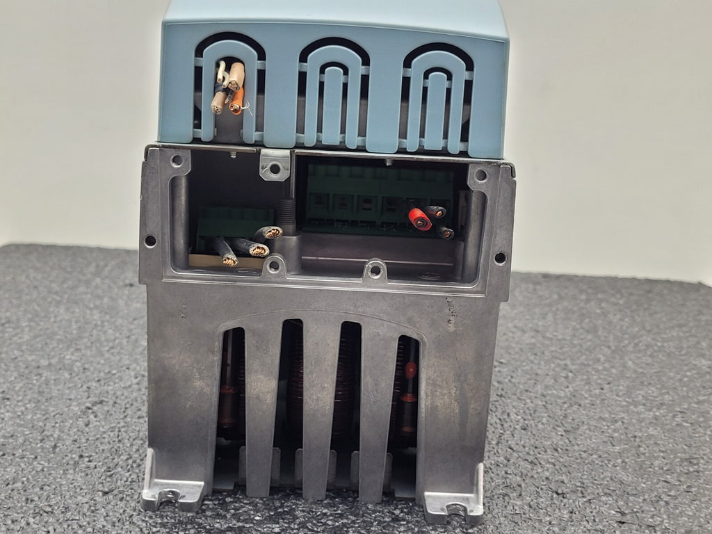 Johnson Controls VSD AC Drive SVX002A1 SVX9000 3HP 3PH 220-240 0-500Hz 11A