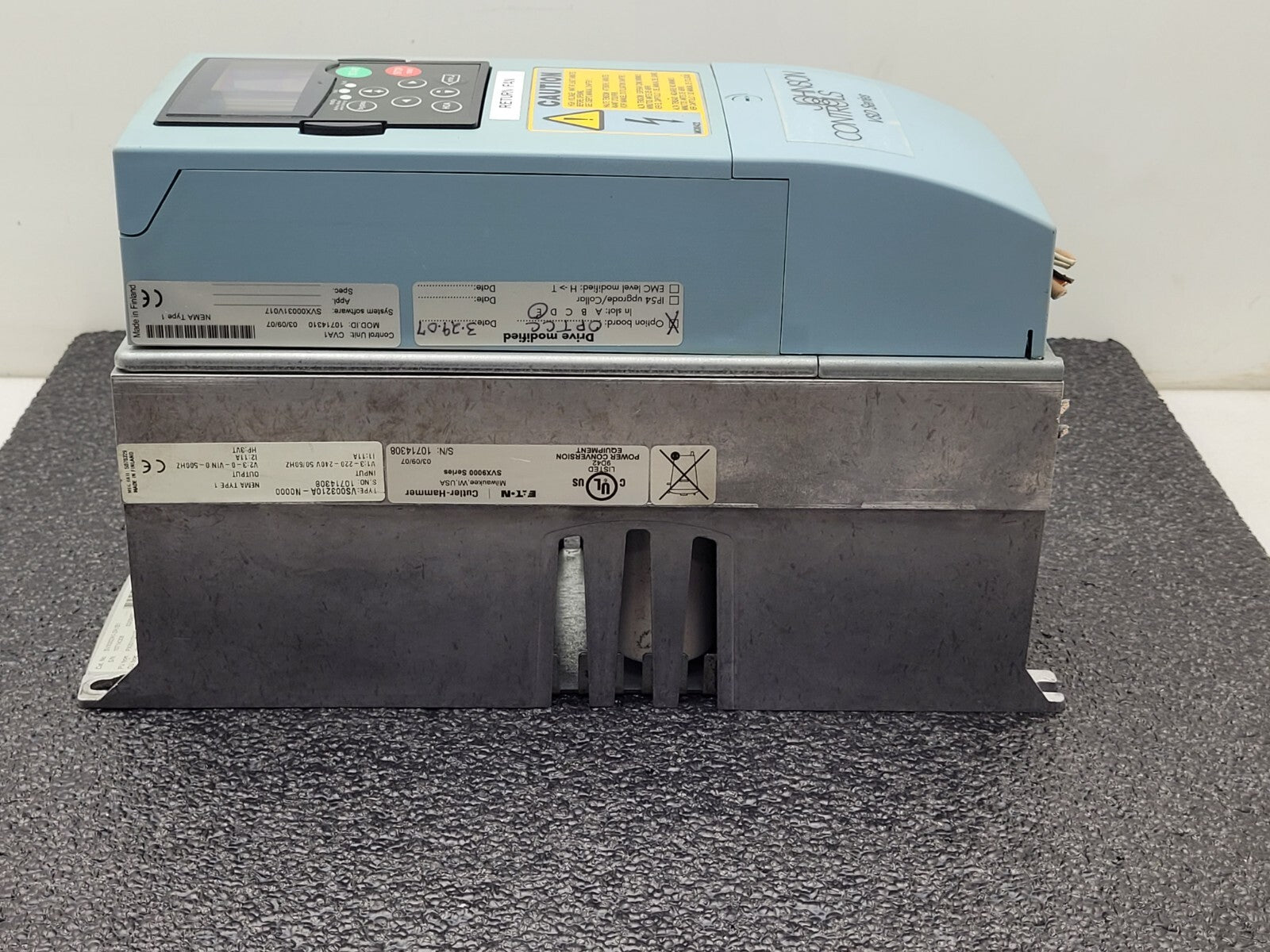 Johnson Controls VSD AC Drive SVX002A1 SVX9000 3HP 3PH 220-240 0-500Hz 11A