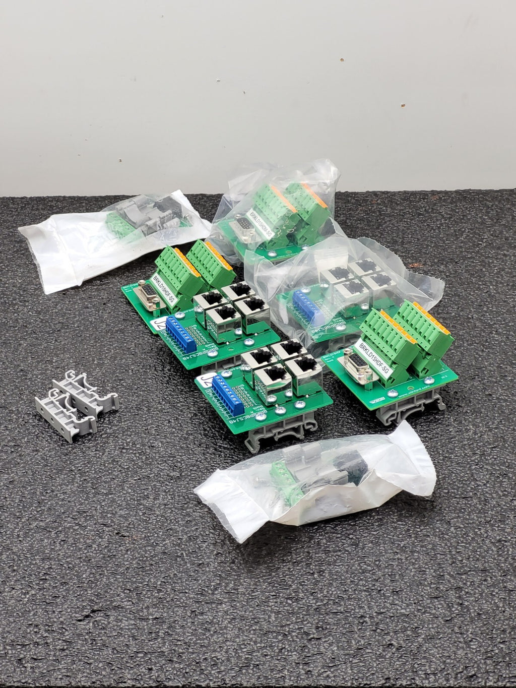 Lot of 7 USB Micro Breakout Board RJ45 Terminals DIN Rail Clips BRKLD15HDF-SG