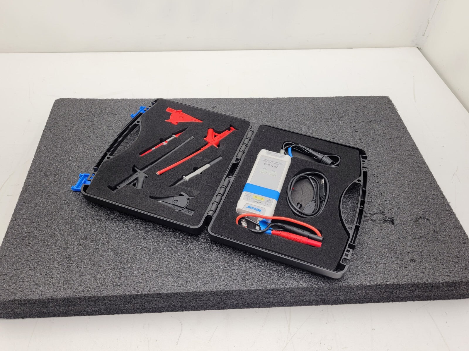 Lot of 2 Micsig DP10013 100MHz Oscilloscope Differential Probe One Working One ?