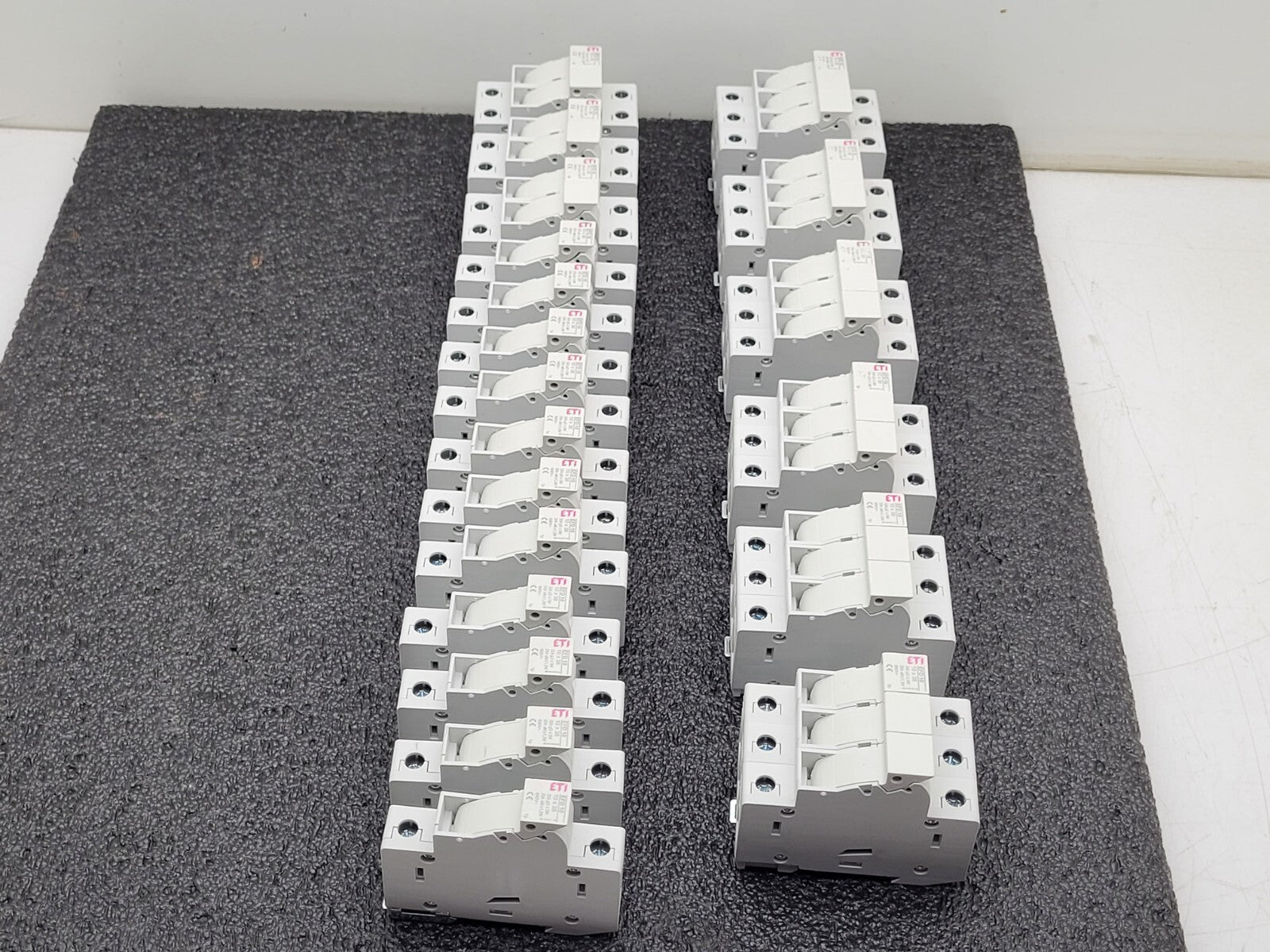 Lot of 20  ETI Fuse Holder EFD 10 1p 10 x 38 002540001 DIN Rail 3, 2 and 1 Unit