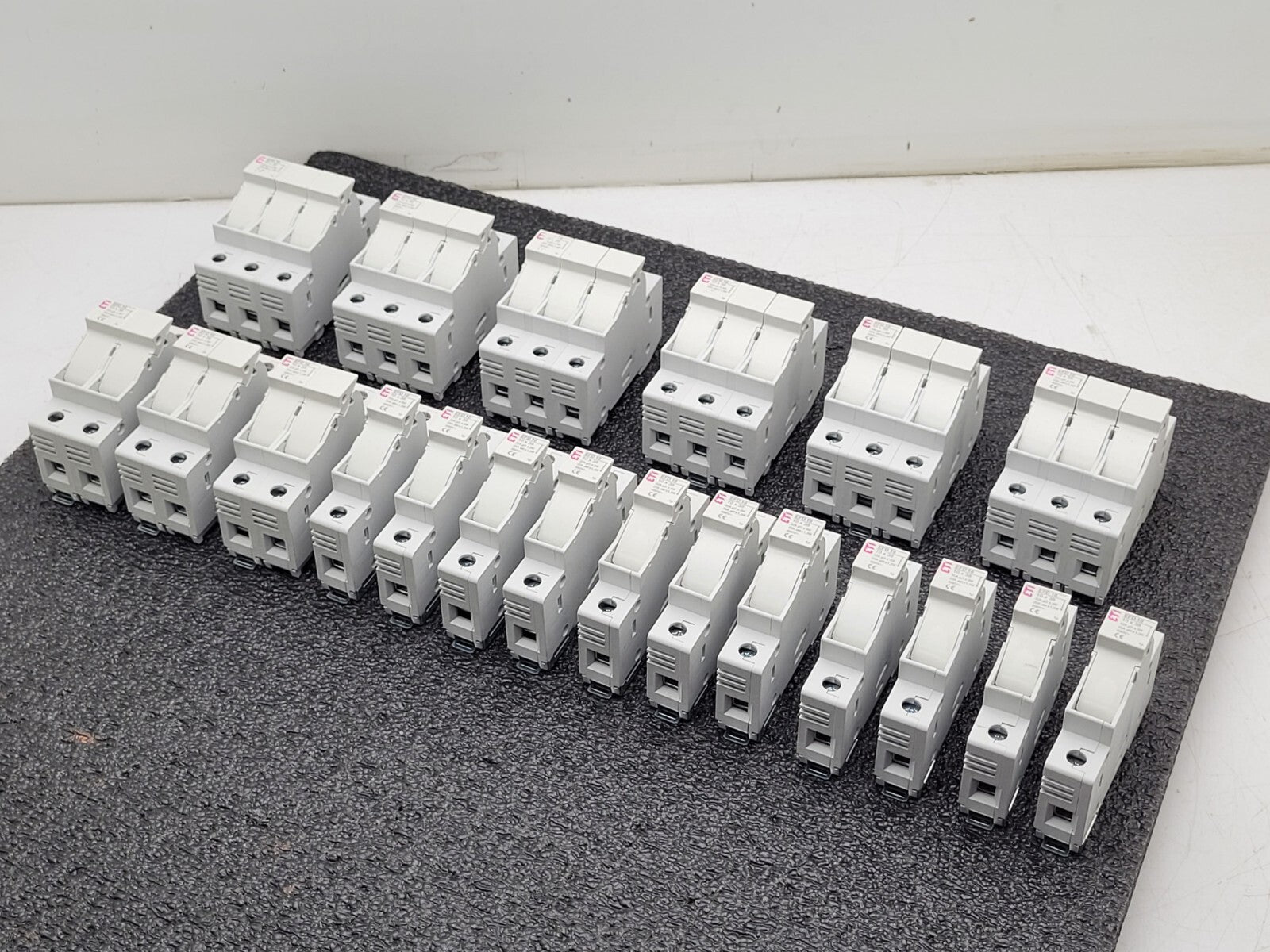 Lot of 20  ETI Fuse Holder EFD 10 1p 10 x 38 002540001 DIN Rail 3, 2 and 1 Unit