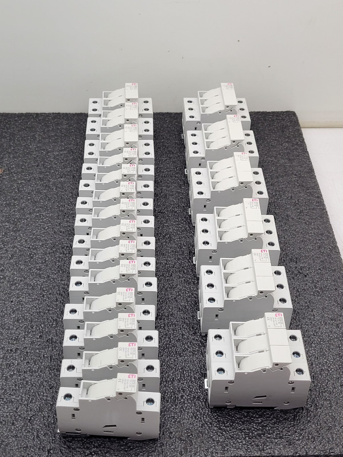Lot of 20  ETI Fuse Holder EFD 10 1p 10 x 38 002540001 DIN Rail 3, 2 and 1 Unit