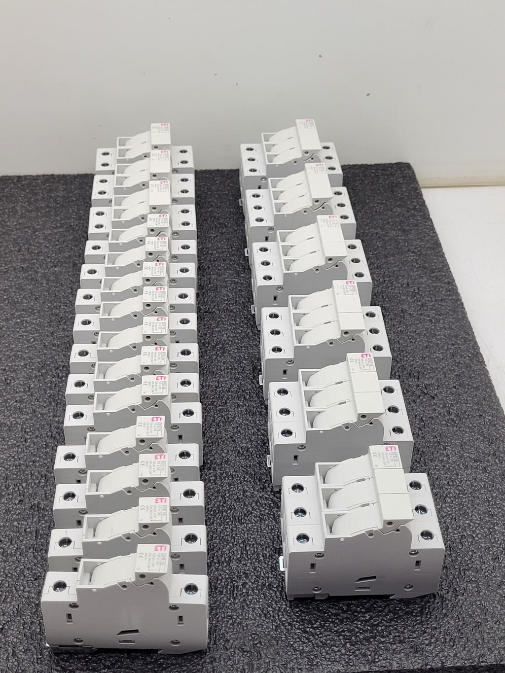 Lot of 20  ETI Fuse Holder EFD 10 1p 10 x 38 002540001 DIN Rail 3, 2 and 1 Unit