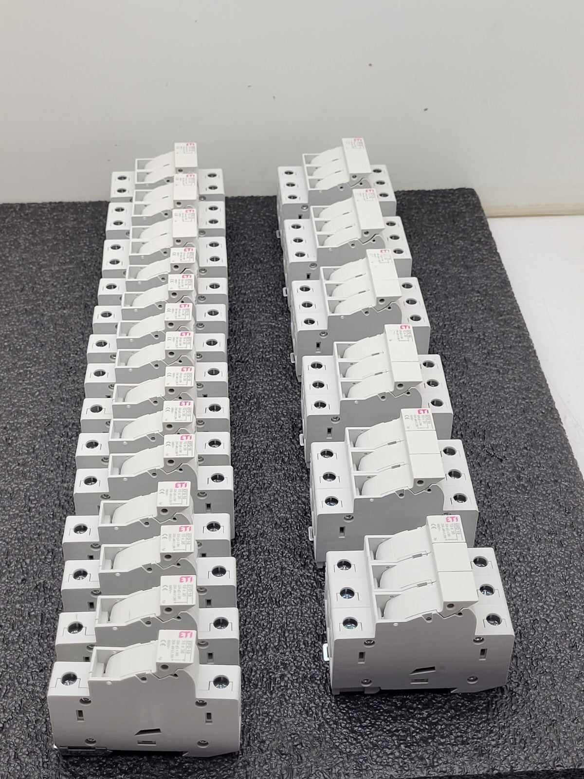 Lot of 20  ETI Fuse Holder EFD 10 1p 10 x 38 002540001 DIN Rail 3, 2 and 1 Unit