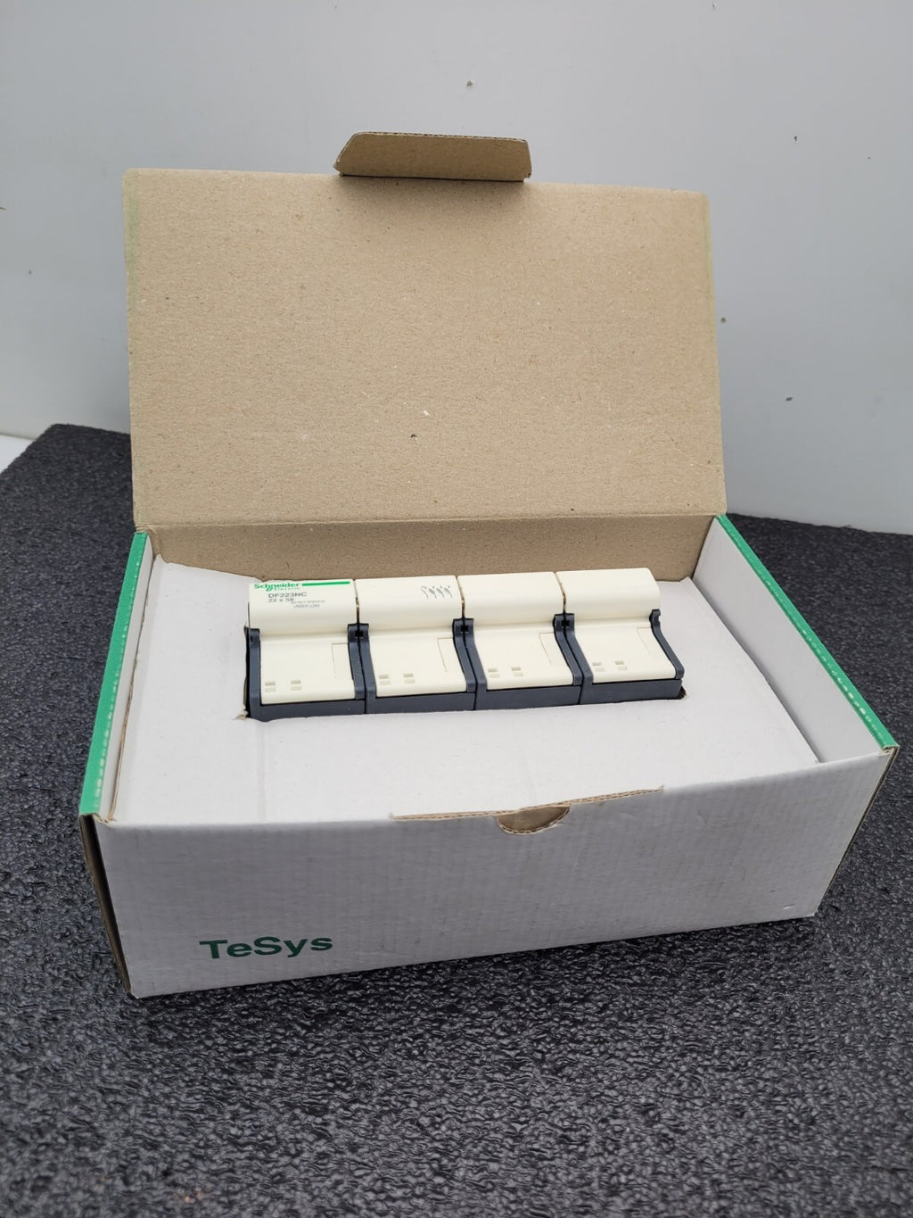 SCHNEIDER ELECTRIC DF223NC 4 FUSE HOLDER 22x58mm Fuses DIN Rail Mount