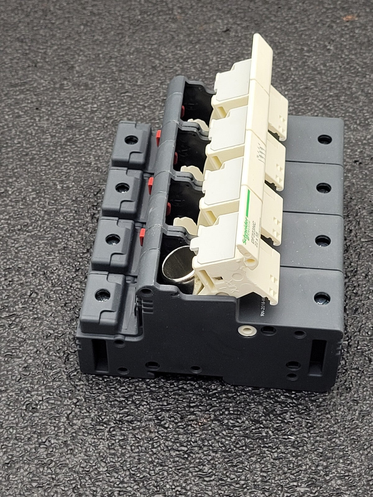 SCHNEIDER ELECTRIC DF223NC 4 FUSE HOLDER 22x58mm Fuses DIN Rail Mount