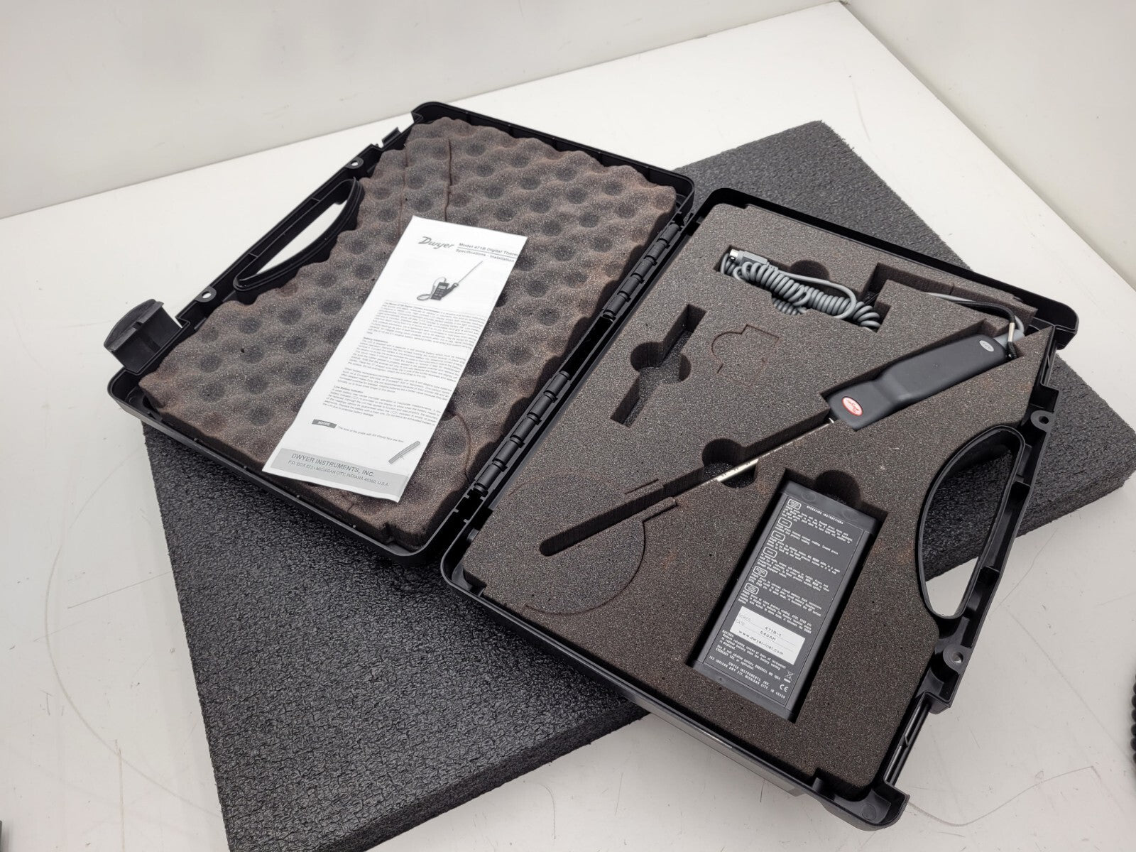 Dwyer Digital Thermo Anemometer Model 471B Air velocity 0-6000 FPM,-20 to 212°F