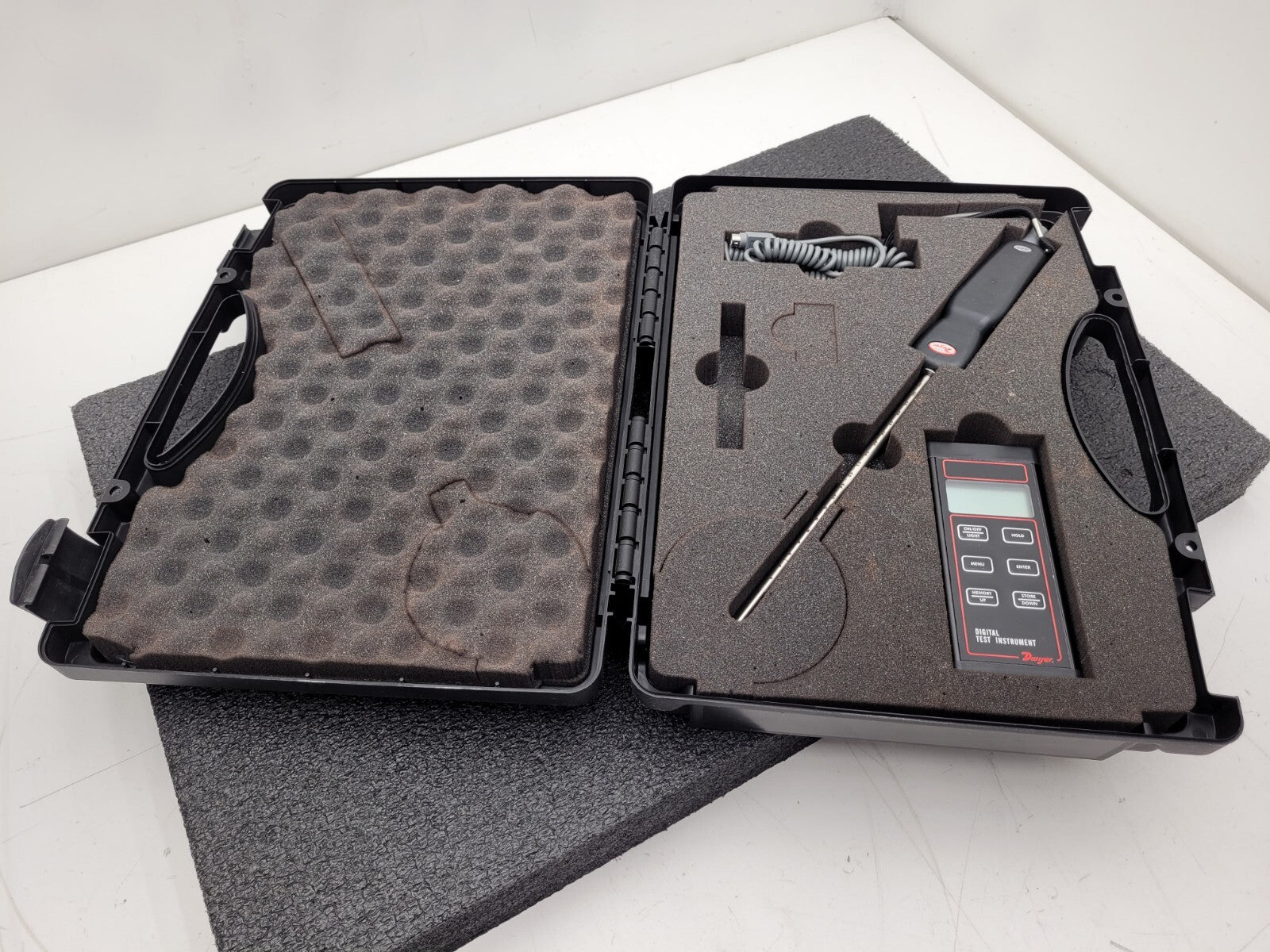 Dwyer Digital Thermo Anemometer Model 471B Air velocity 0-6000 FPM,-20 to 212°F