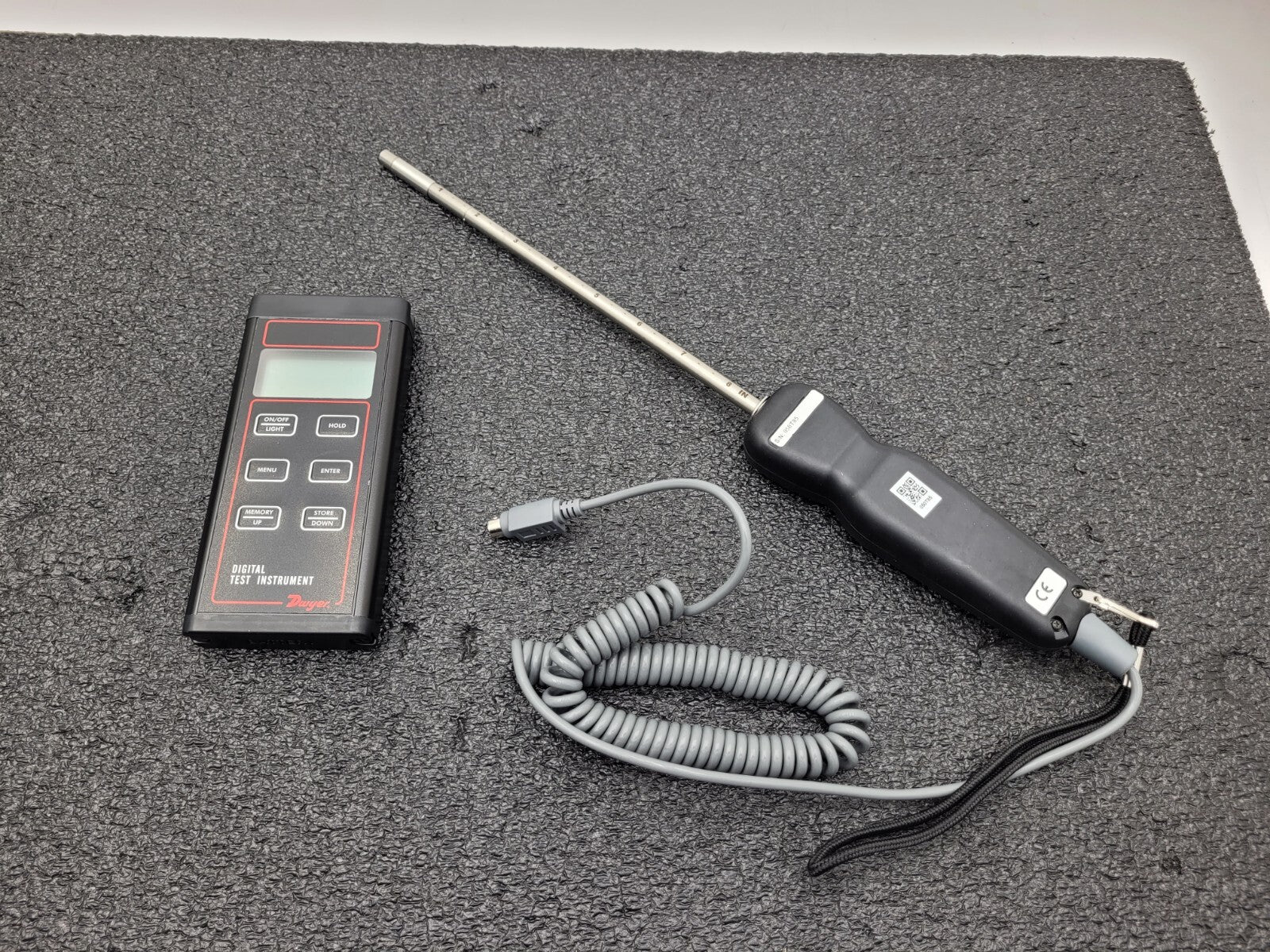 Dwyer Digital Thermo Anemometer Model 471B Air velocity 0-6000 FPM,-20 to 212°F