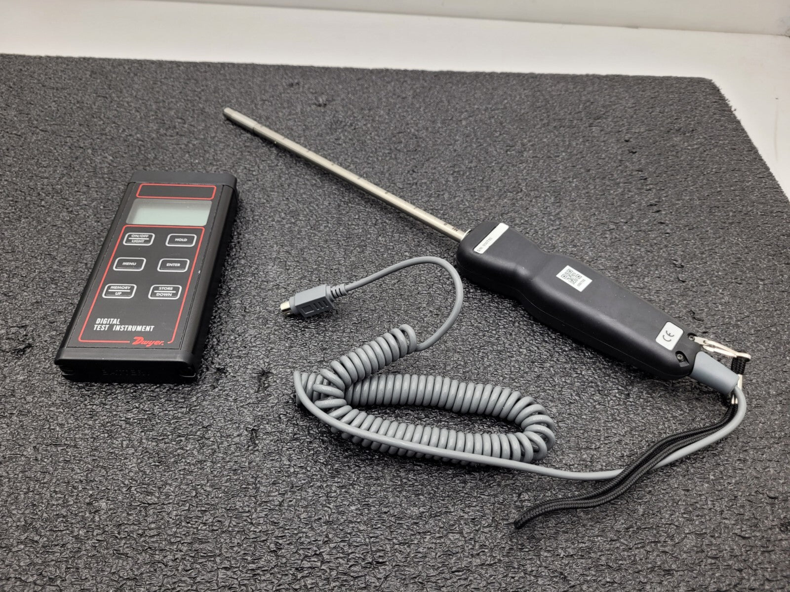 Dwyer Digital Thermo Anemometer Model 471B Air velocity 0-6000 FPM,-20 to 212°F