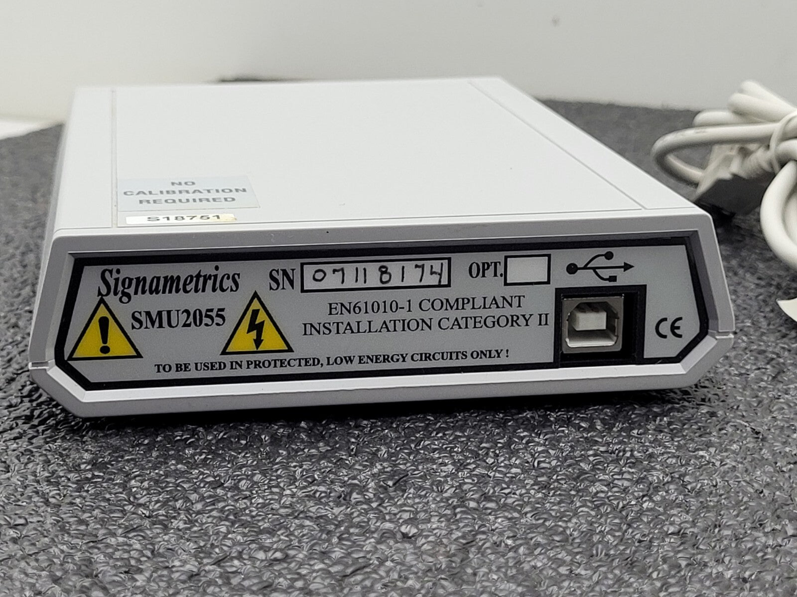 Keysight SMU2055 Signametrics 6½ digit USB Multimeter Powers up and shows in Win