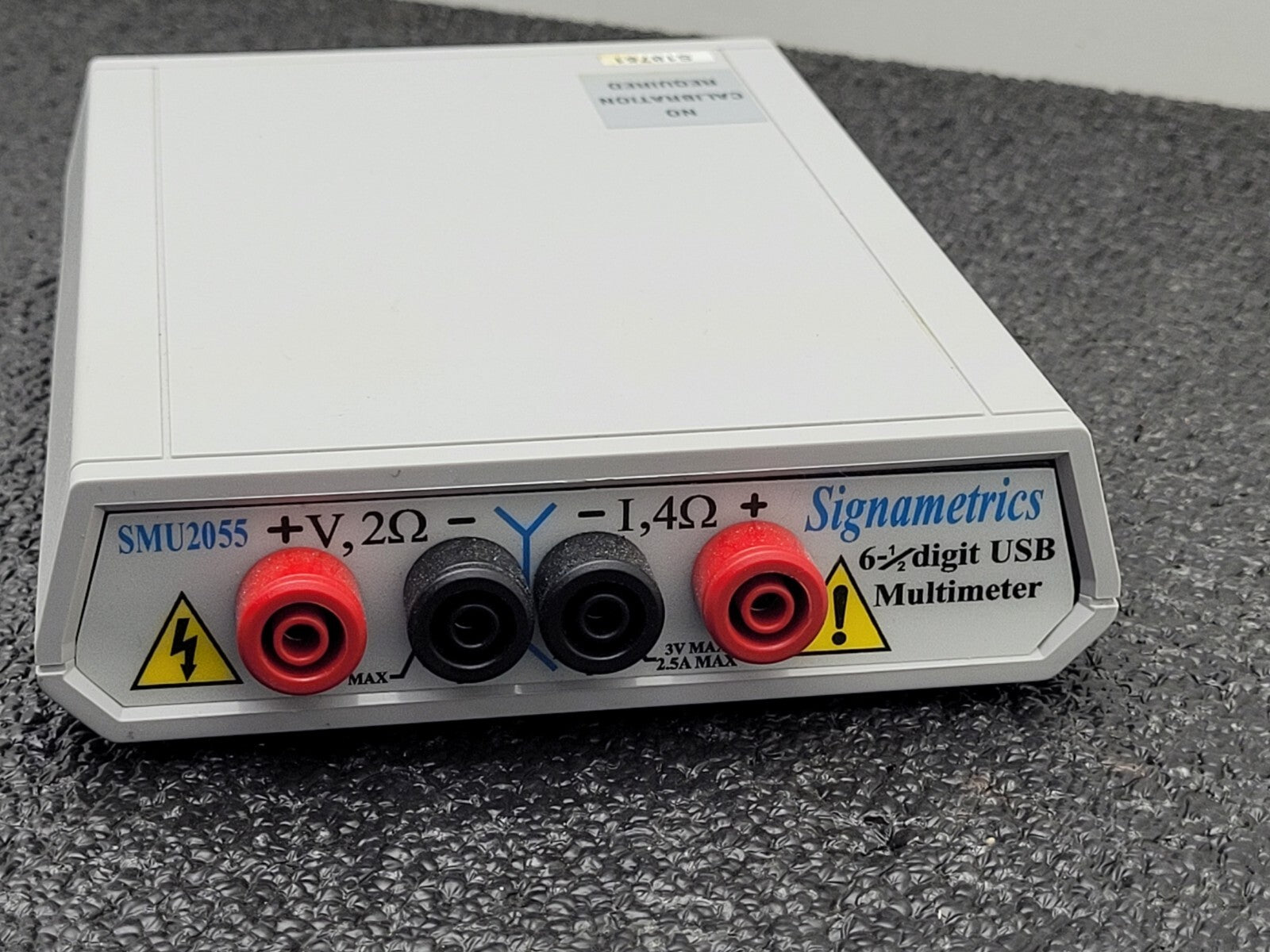 Keysight SMU2055 Signametrics 6½ digit USB Multimeter Powers up and shows in Win
