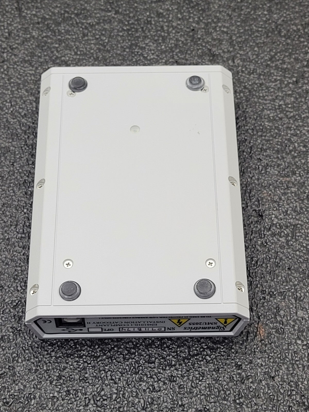 Keysight SMU2055 Signametrics 6½ digit USB Multimeter Powers up and shows in Win