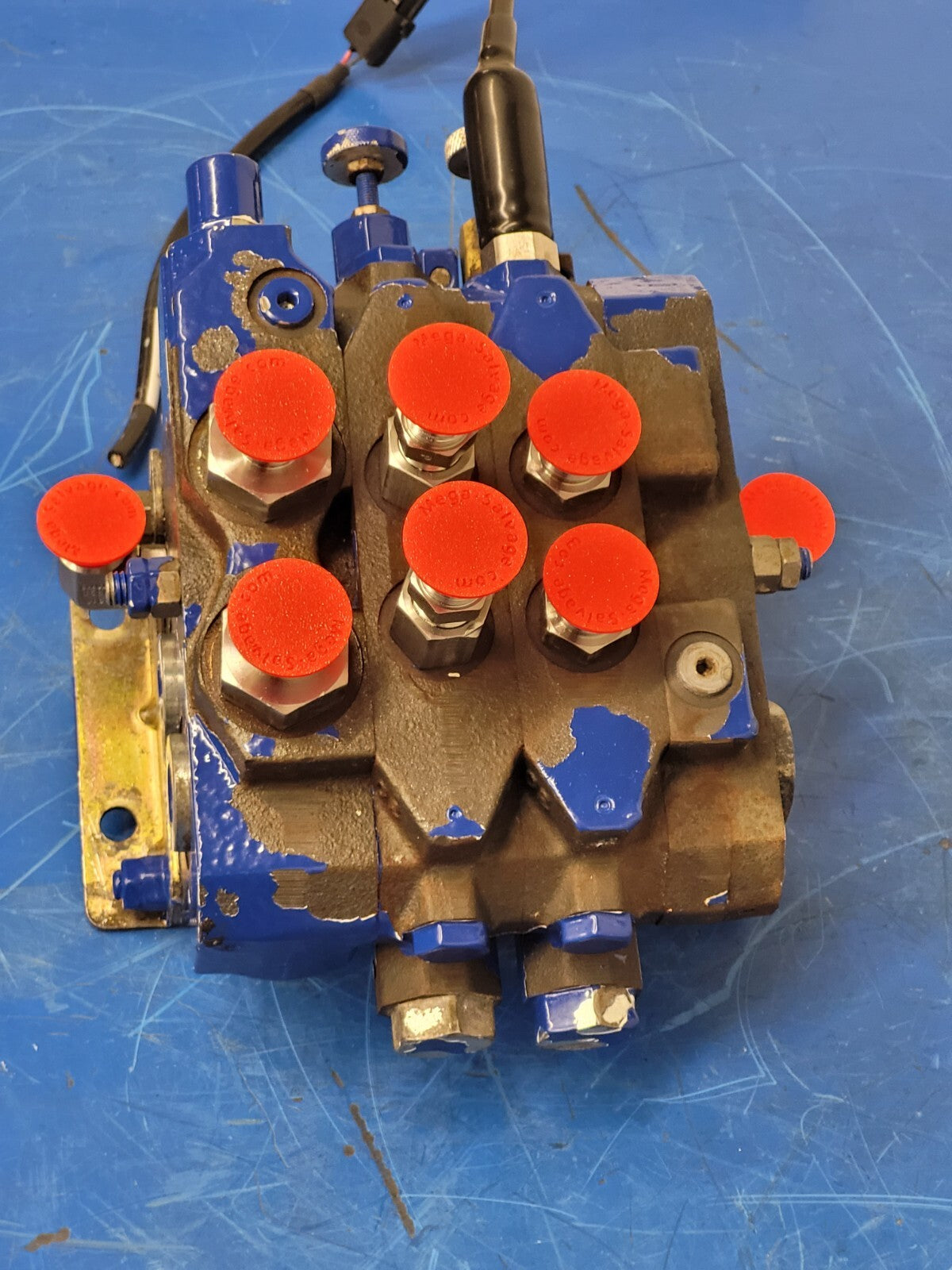 Lot of 2x Parker VLP244-30A Pulsar Stackable Valve w/ Manual Control (one lever)