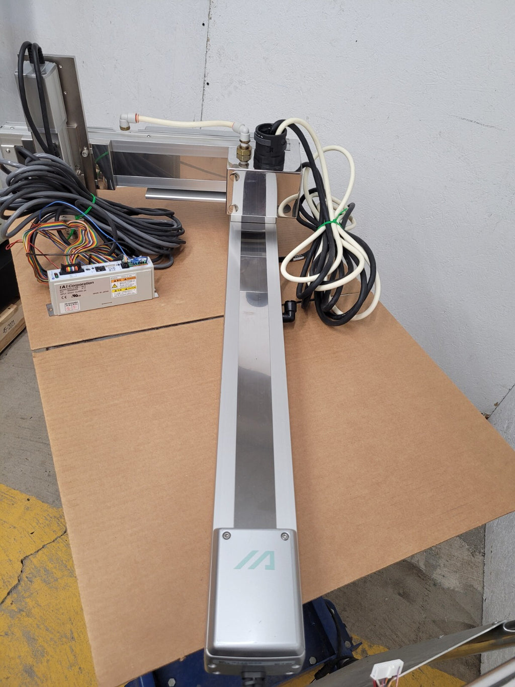 IAI 3 Axis Linear Robot Pick and Place Arm 24x8x6" travel approx 24VDC Driver