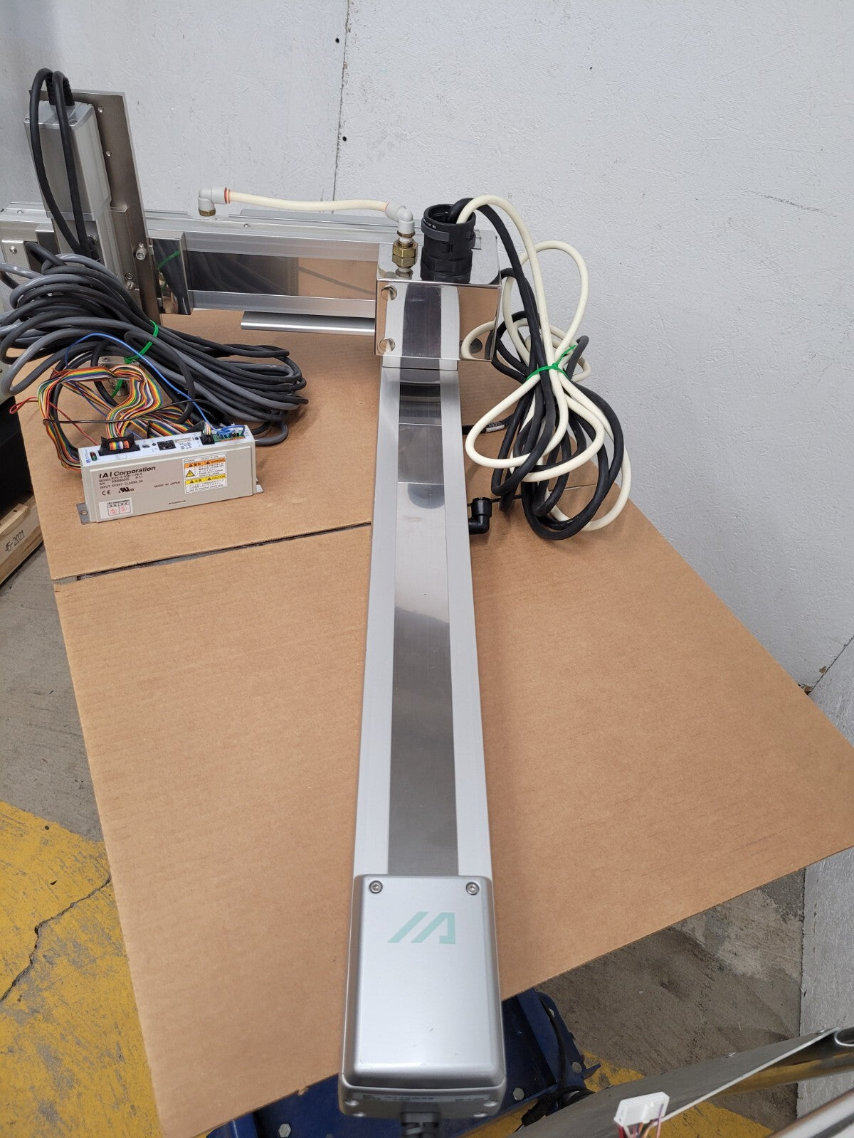 IAI 3 Axis Linear Robot Pick and Place Arm 24x8x6" travel approx 24VDC Driver