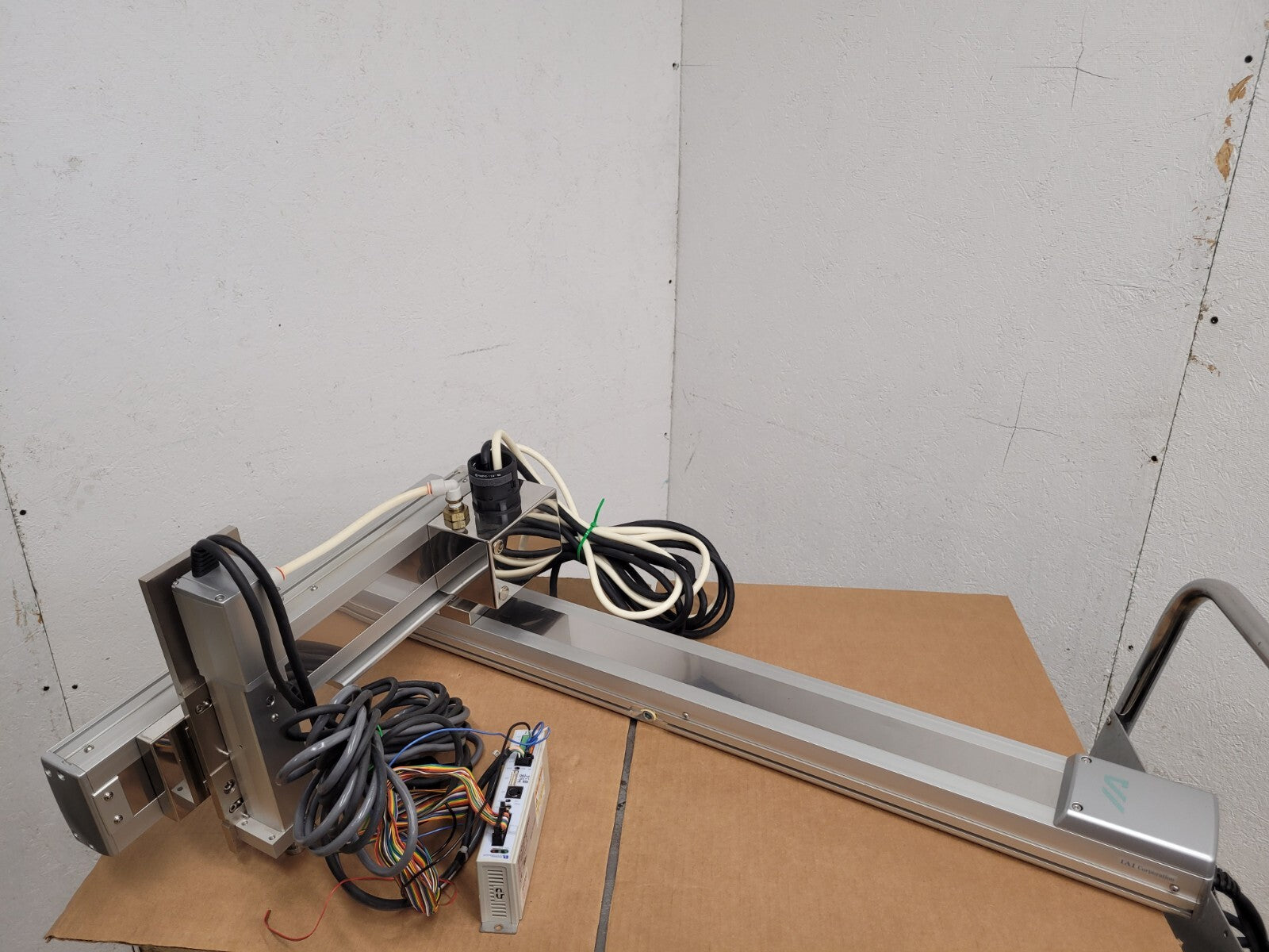 IAI 3 Axis Linear Robot Pick and Place Arm 24x8x6" travel approx 24VDC Driver