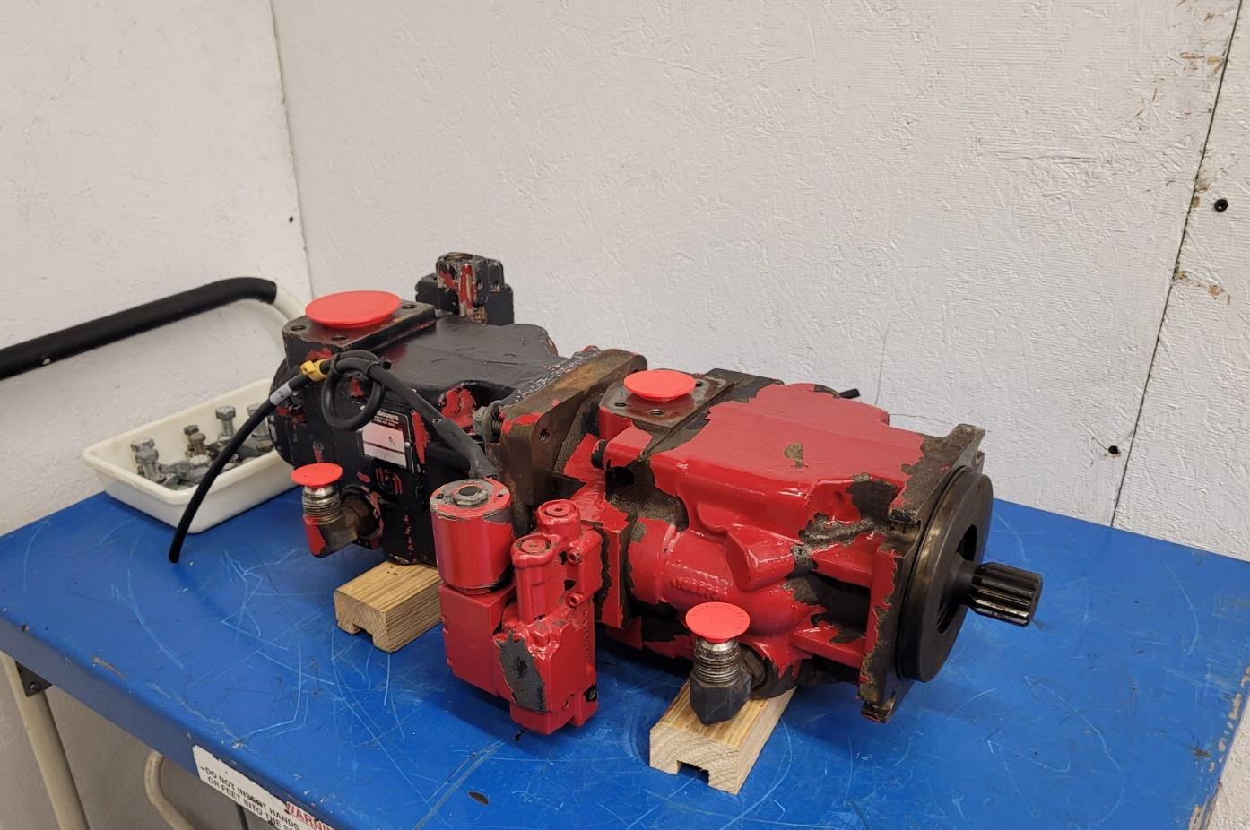 Danfoss Sunsource R83026250 JRL-S65C-CR-25 Viariable Hydraulic Piston Pump C