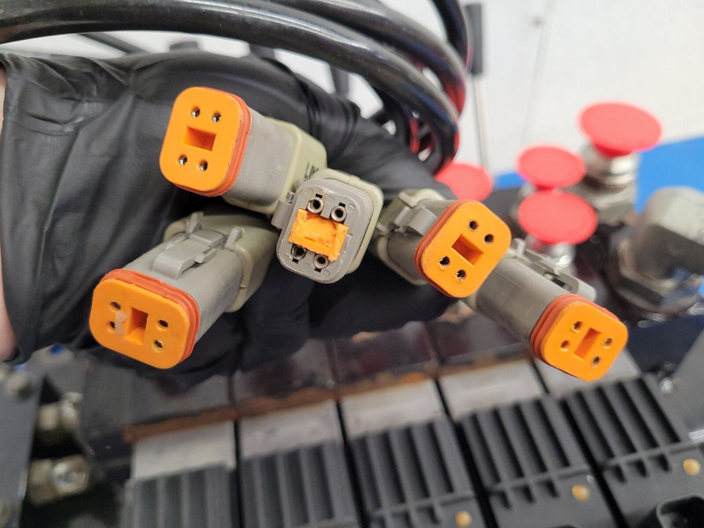 Danfoss PVG 32  5 x Proportional Hydraulic Valve 159B5162 Block 230 Bar [ B ]