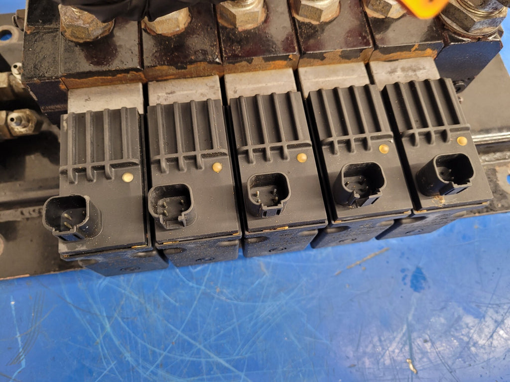 Danfoss PVG 32  5 x Proportional Hydraulic Valve 159B5162 Block 230 Bar [ B ]