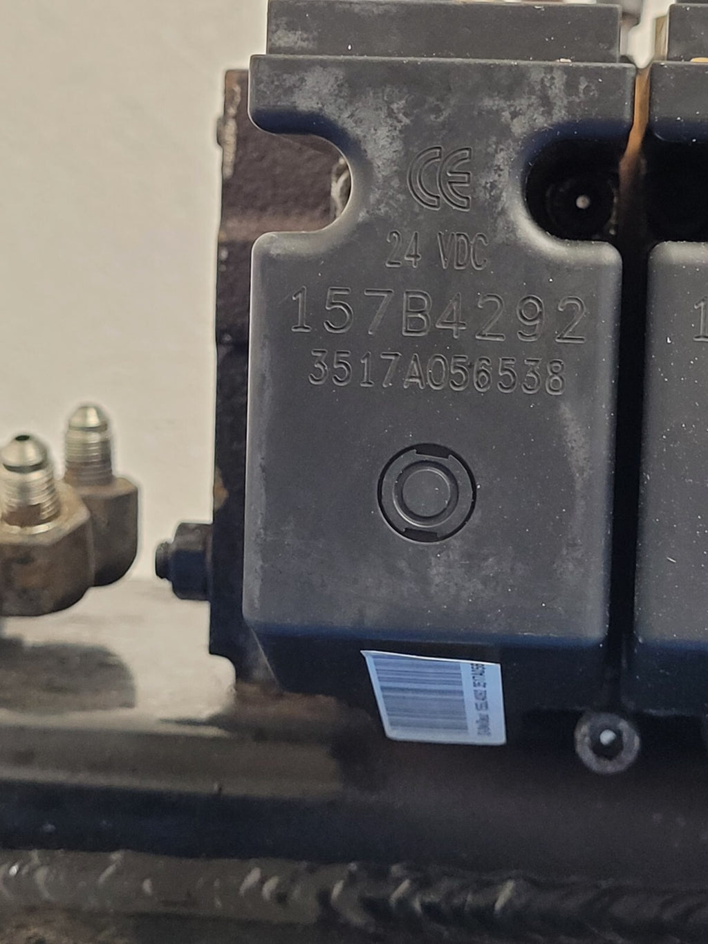 Danfoss PVG 32  5 x Proportional Hydraulic Valve 159B5162 Block 230 Bar [ B ]