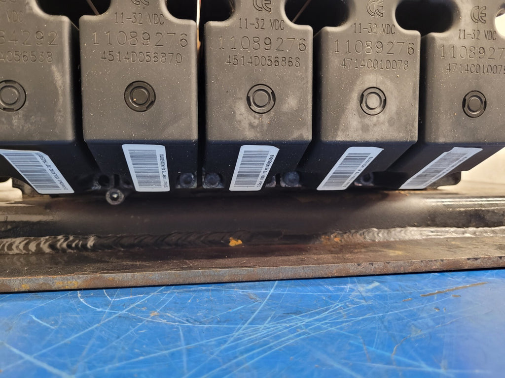 Danfoss PVG 32  5 x Proportional Hydraulic Valve 159B5162 Block 230 Bar [ B ]