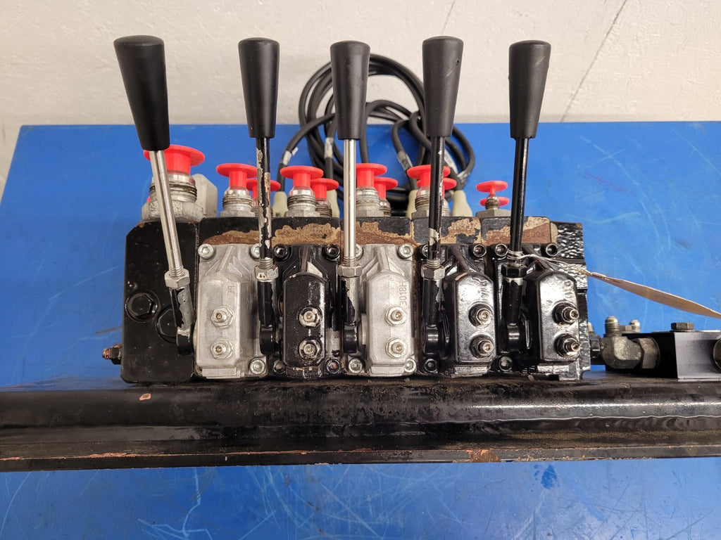 Danfoss PVG 32  5 x Proportional Hydraulic Valve 159B5162 Block 230 Bar [ B ]