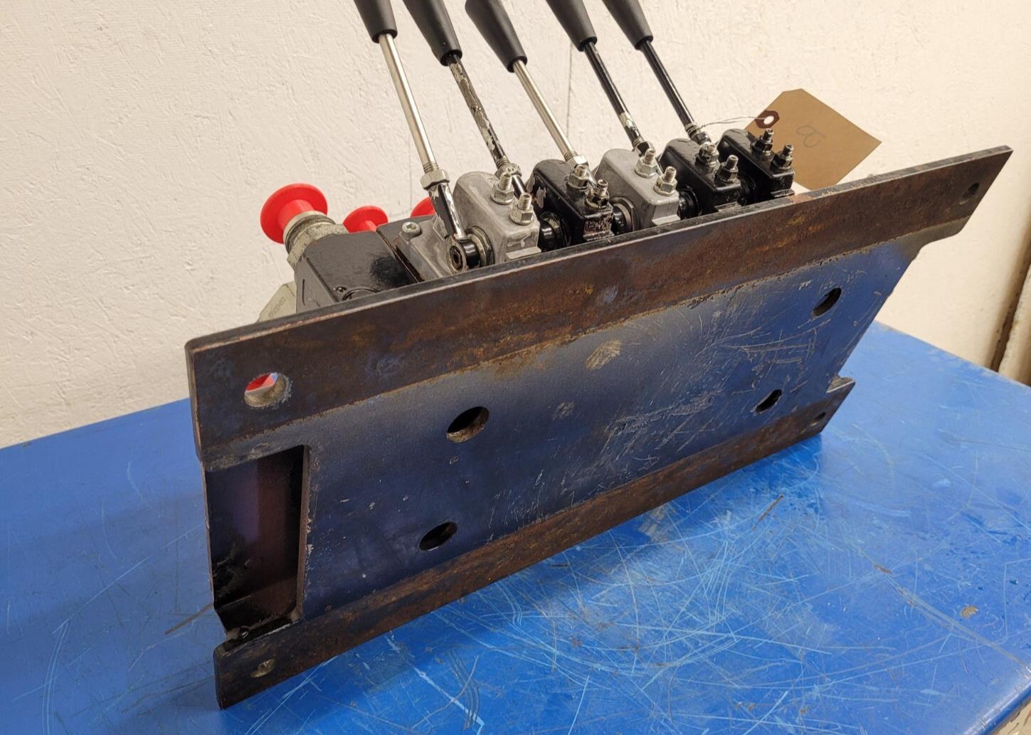 Danfoss PVG 32  5 x Proportional Hydraulic Valve 159B5162 Block 230 Bar [ B ]