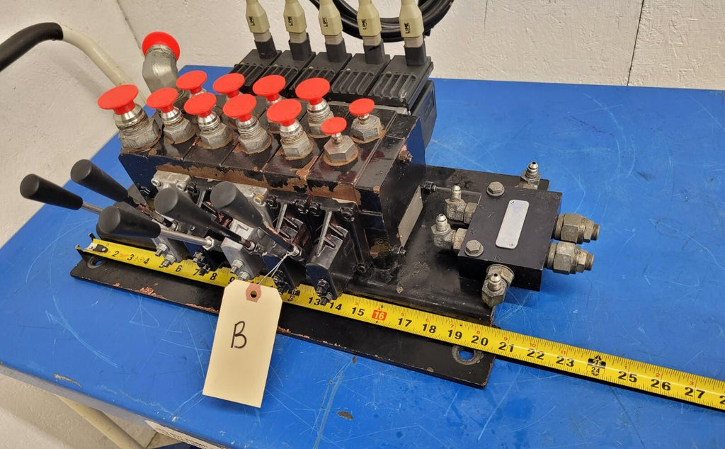 Danfoss PVG 32  5 x Proportional Hydraulic Valve 159B5162 Block 230 Bar [ B ]