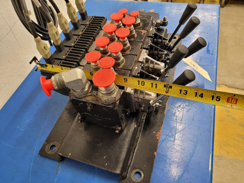 Danfoss PVG 32  5 x Proportional Hydraulic Valve 159B5162 Block 230 Bar [ B ]