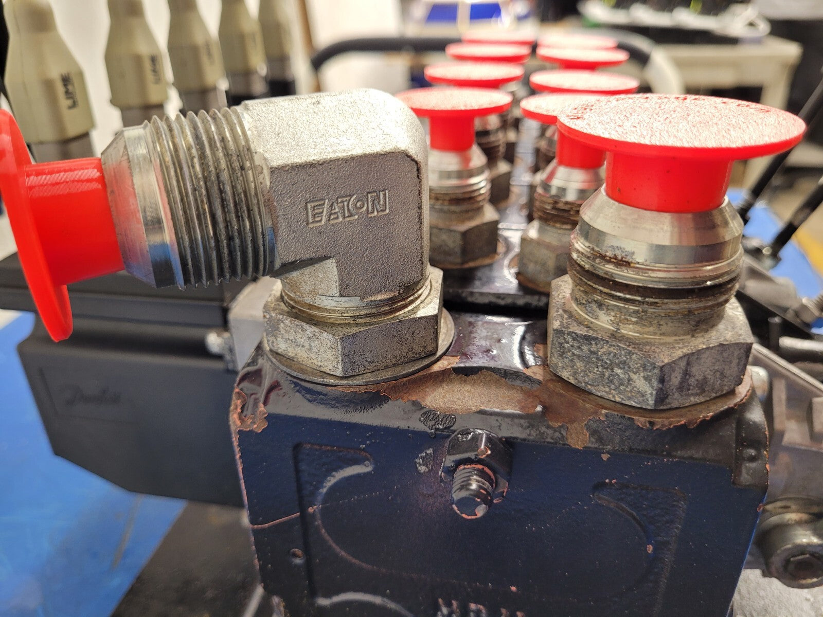 Danfoss PVG 32  5 x Proportional Hydraulic Valve 159B5162 Block 230 Bar [ B ]