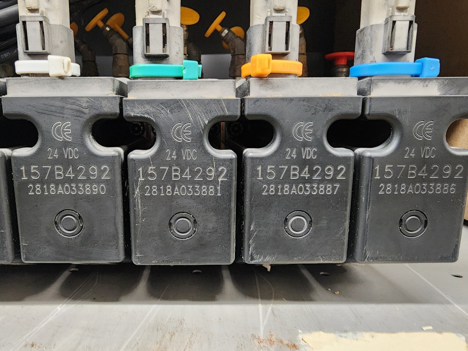 Danfoss PVG 32  6x Proportional Hydraulic Valve  Block 157B4292 Servo [ C ].