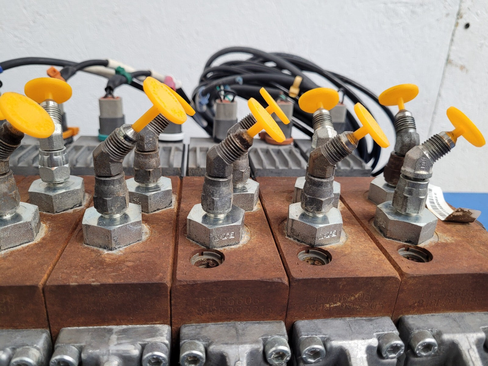 Danfoss PVG 32  6x Proportional Hydraulic Valve  Block 157B4292 Servo [ C ].