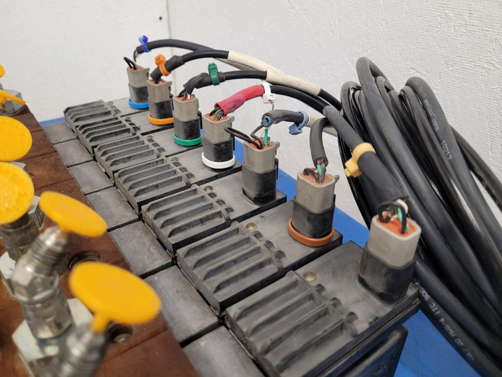 Danfoss PVG 32  6x Proportional Hydraulic Valve  Block 157B4292 Servo [ C ].