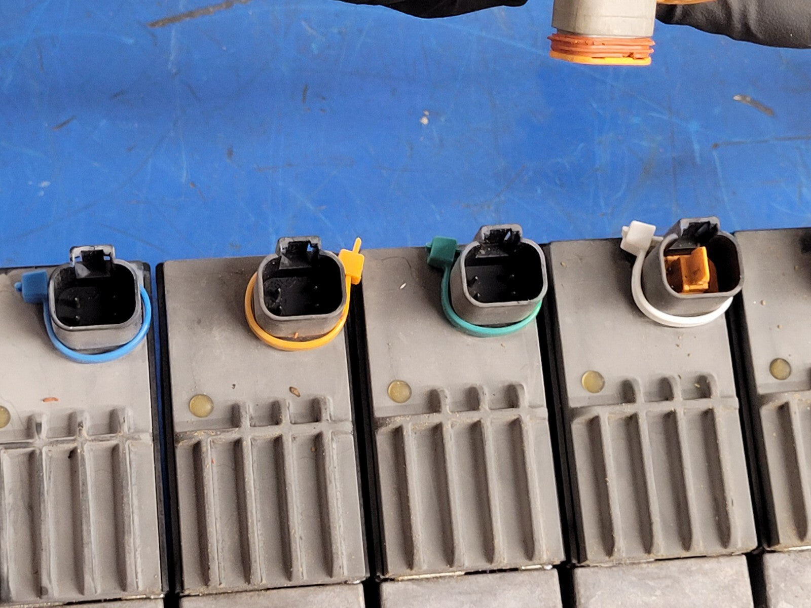 Danfoss PVG 32  6x Proportional Hydraulic Valve  Block 157B4292 Servo [ C ].