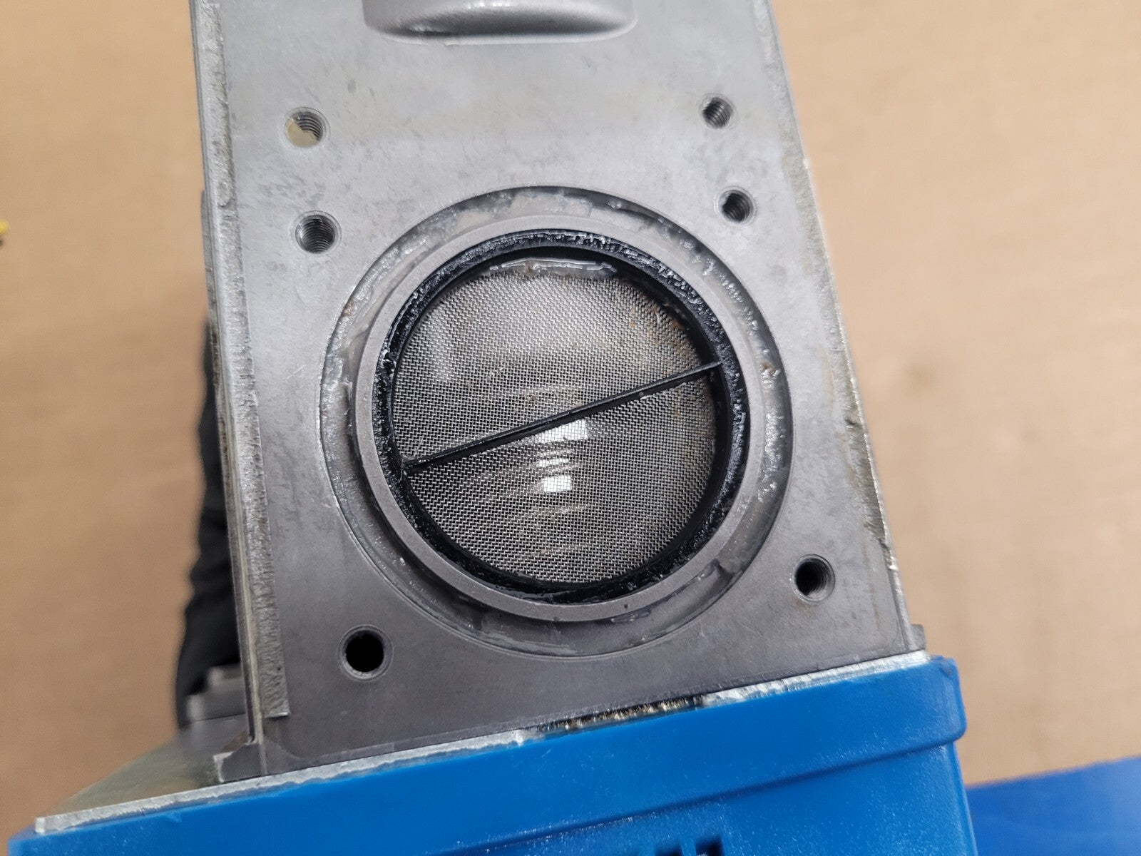 Honeywell V4734C10020000 Gas Safety Shutoff Valve 120 Vac 50/60Hz